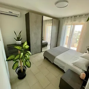 https://roman-modern-oasis-with-a-view.it-romehotels.com